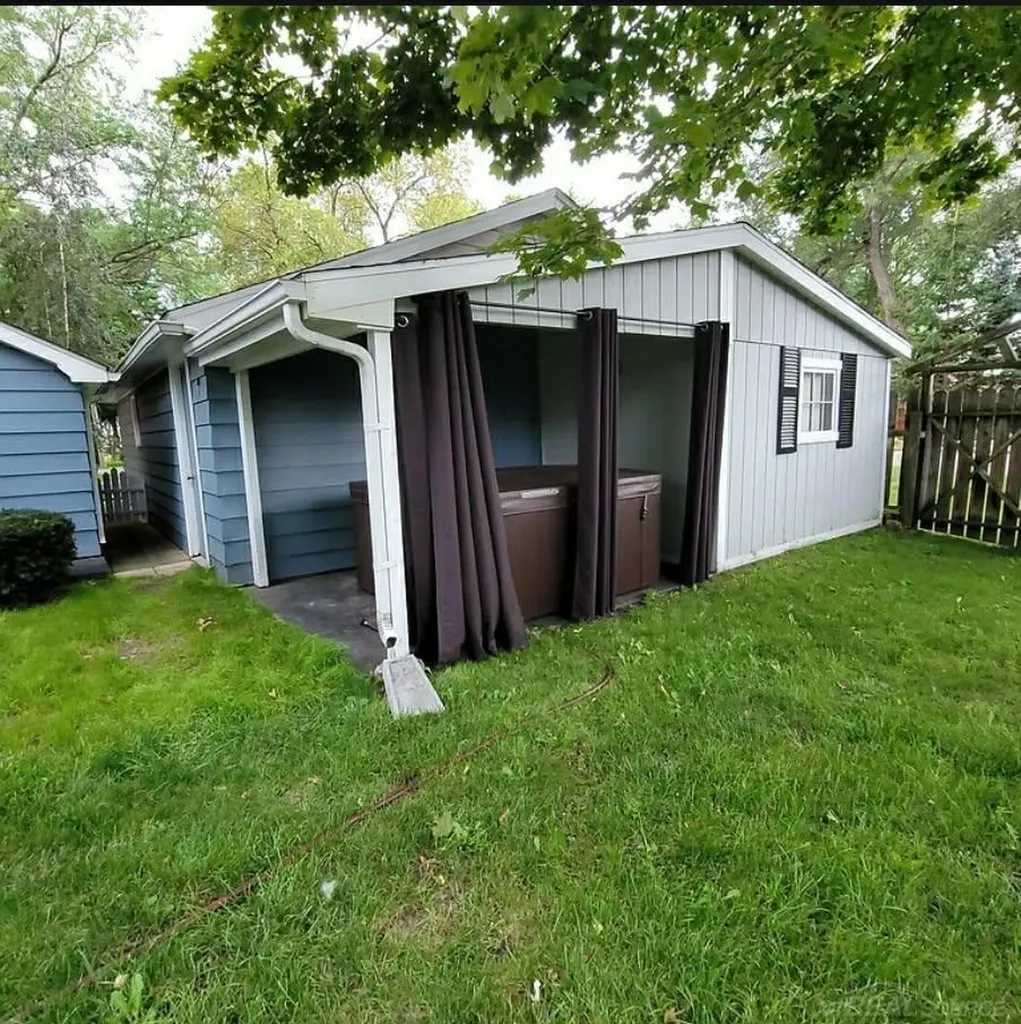 7127 Lake Street Lexington Village MI 48450