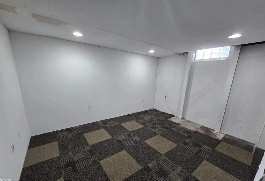 22324 Spitzley Street Clinton Charter Township MI 48035