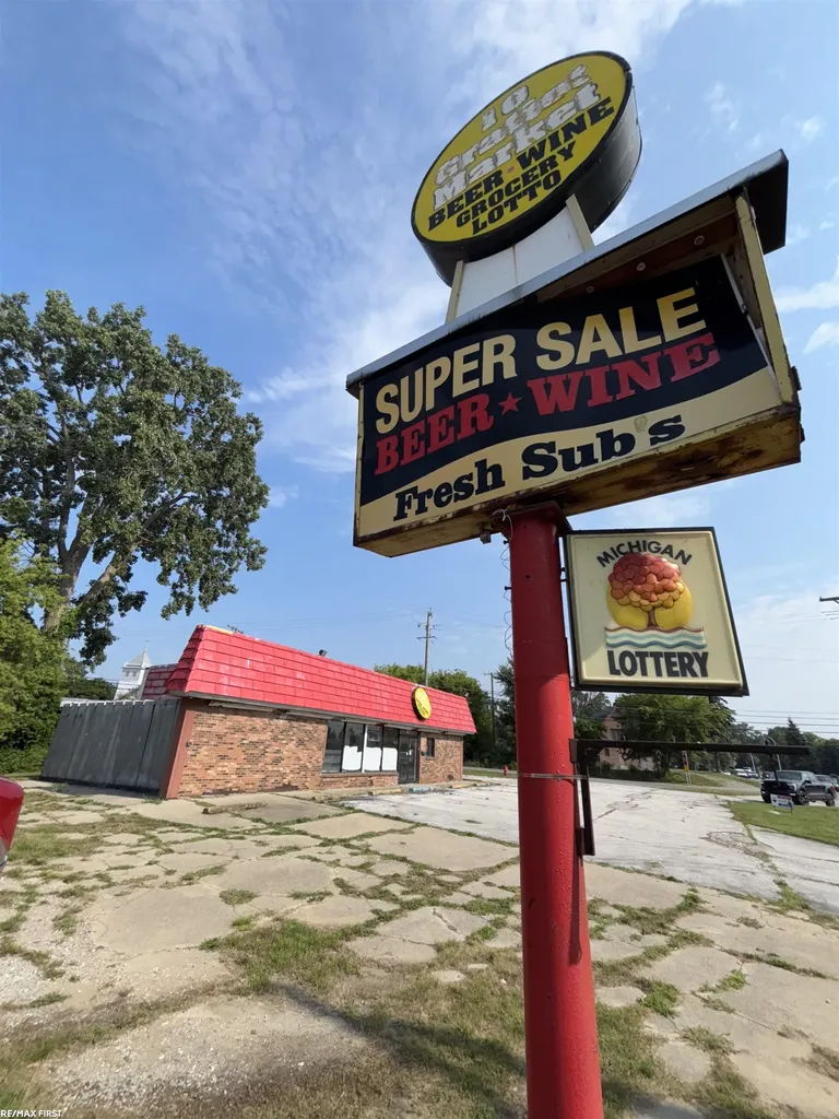 10 Gratiot Boulevard Marysville City MI 48040