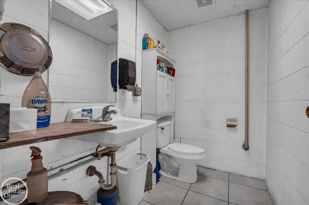 39554 Jefferson Avenue Harrison Charter Township MI 48045
