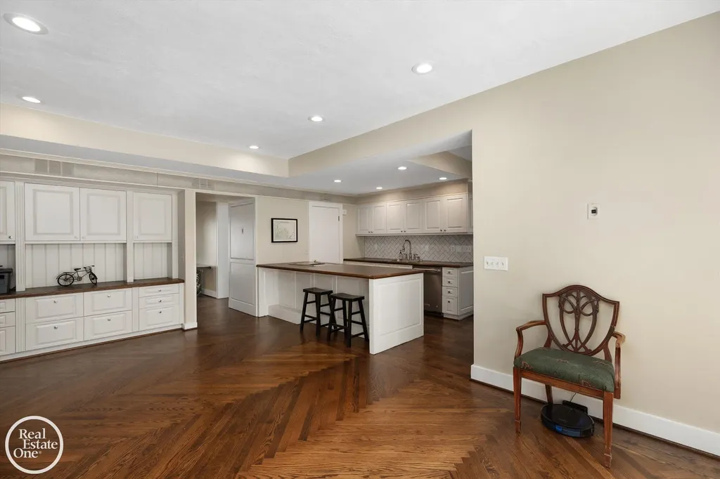 277 Lincoln Road Grosse Pointe City MI 48230