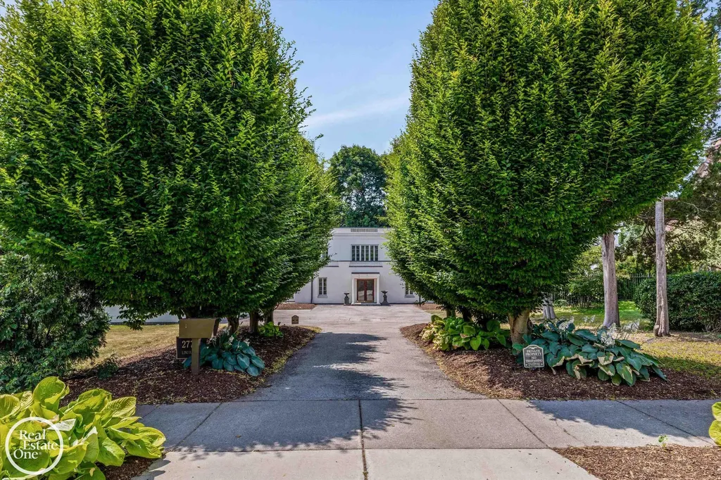 277 Lincoln Road Grosse Pointe City MI 48230