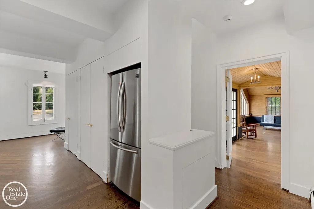277 Lincoln Road Grosse Pointe City MI 48230