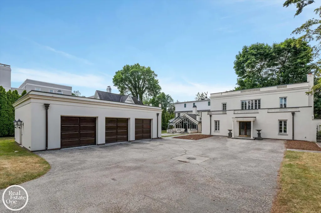 277 Lincoln Road Grosse Pointe City MI 48230