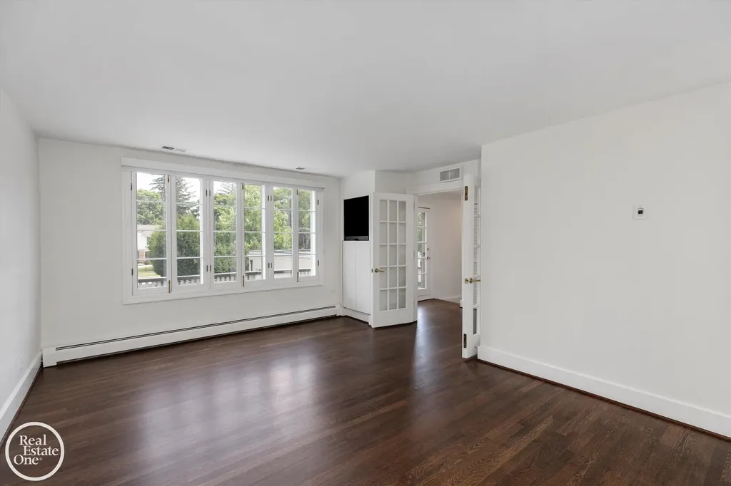 277 Lincoln Road Grosse Pointe City MI 48230