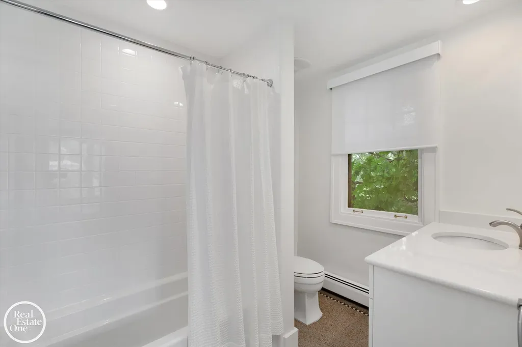 277 Lincoln Road Grosse Pointe City MI 48230