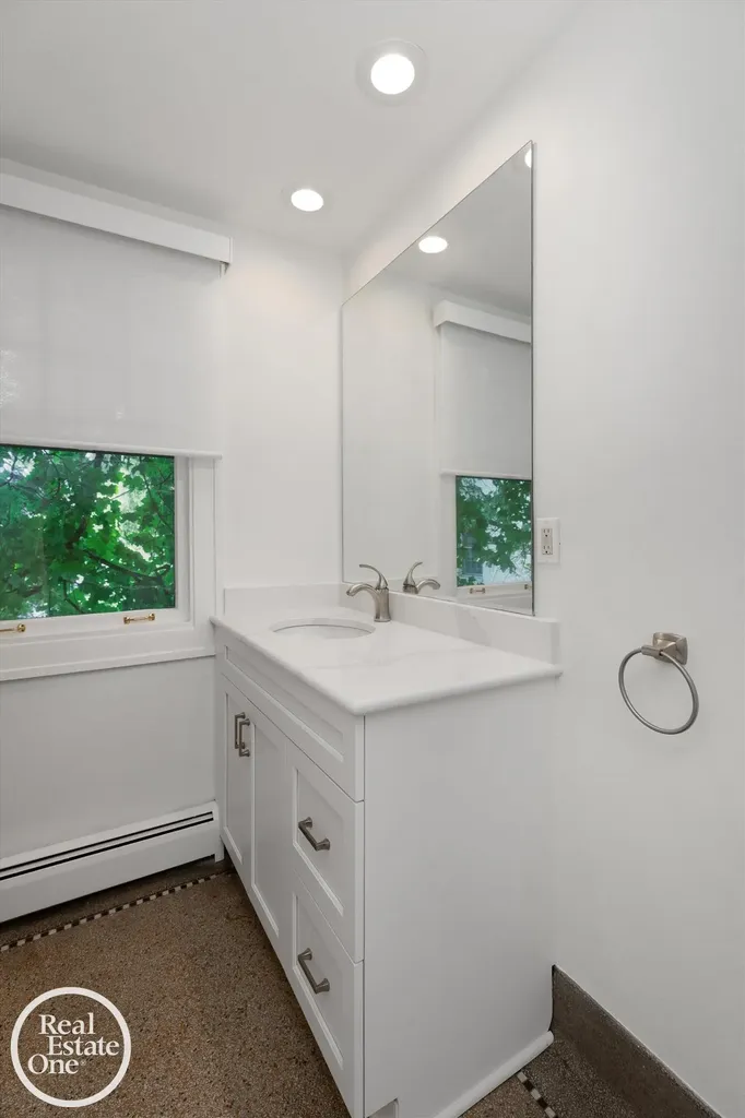 277 Lincoln Road Grosse Pointe City MI 48230