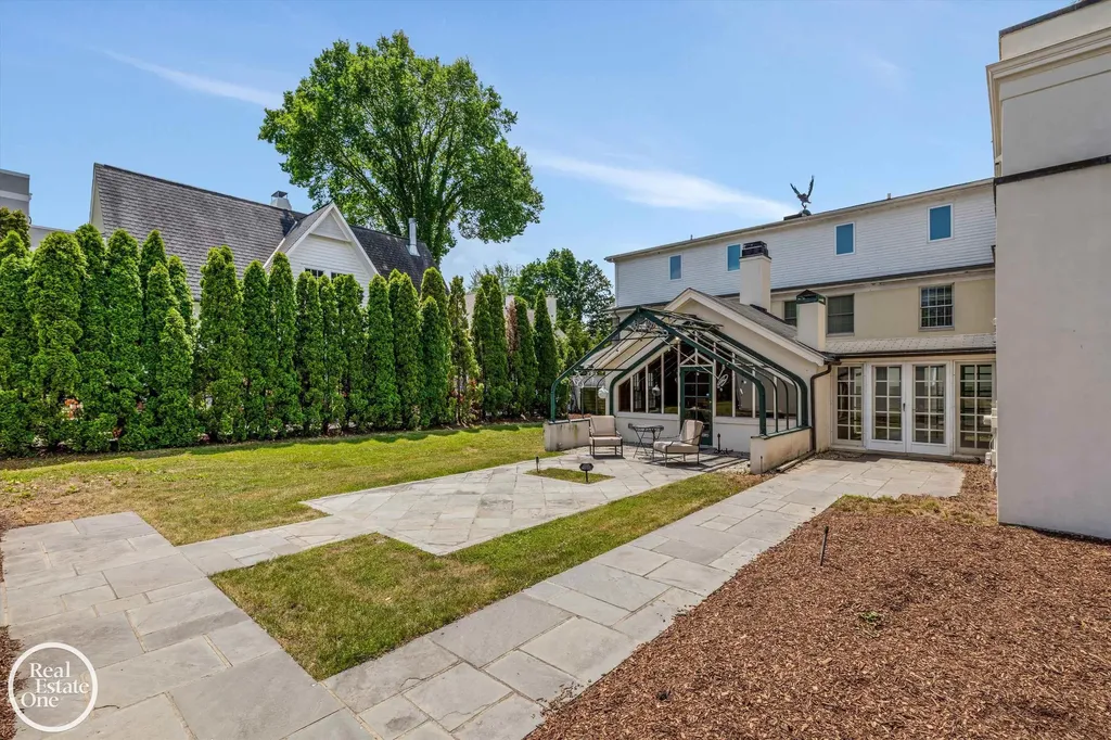 277 Lincoln Road Grosse Pointe City MI 48230