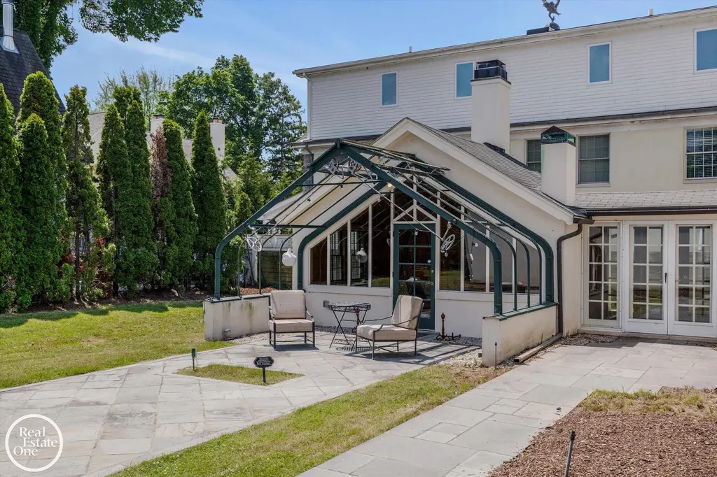 277 Lincoln Road Grosse Pointe City MI 48230