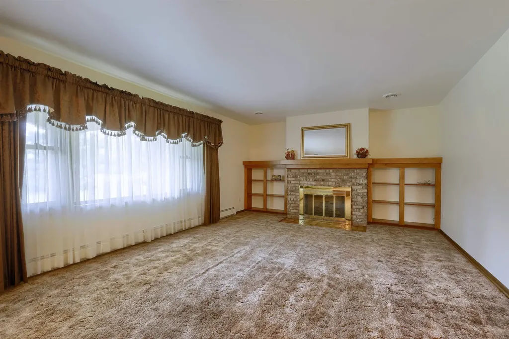 2734 E Wattles Road Troy City MI 48085