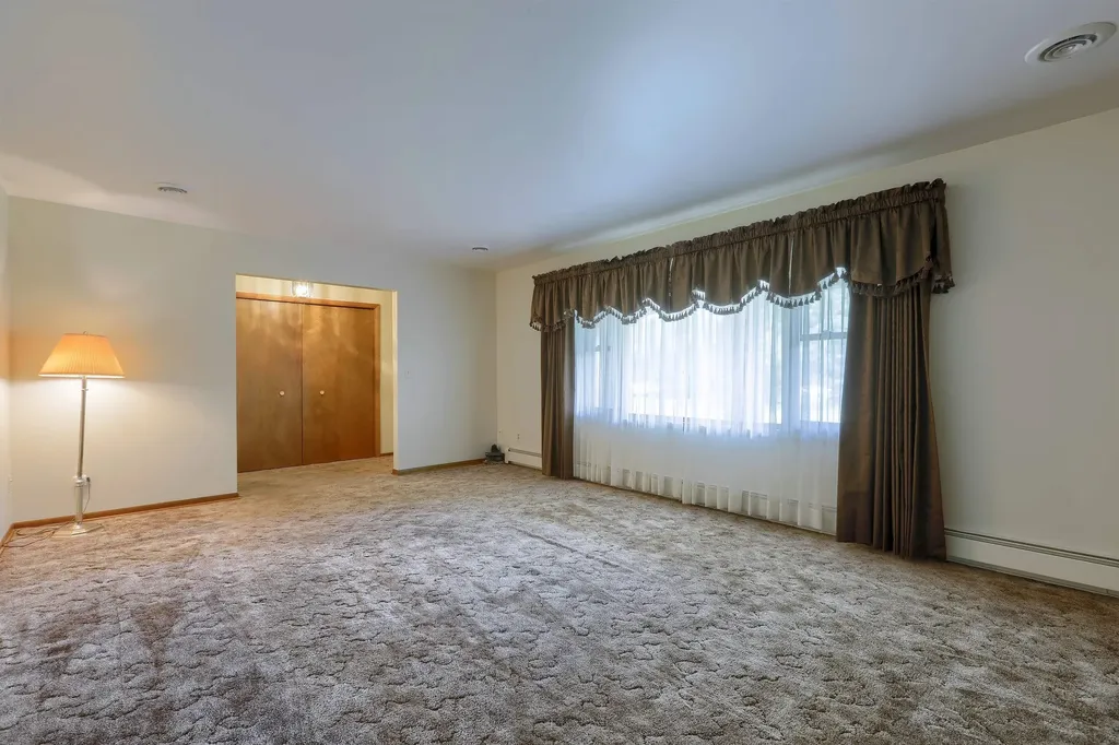 2734 E Wattles Road Troy City MI 48085