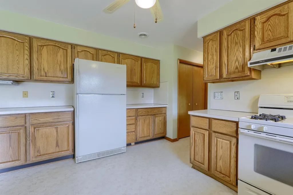 2734 E Wattles Road Troy City MI 48085