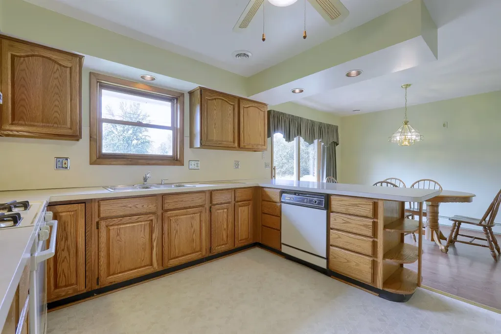 2734 E Wattles Road Troy City MI 48085