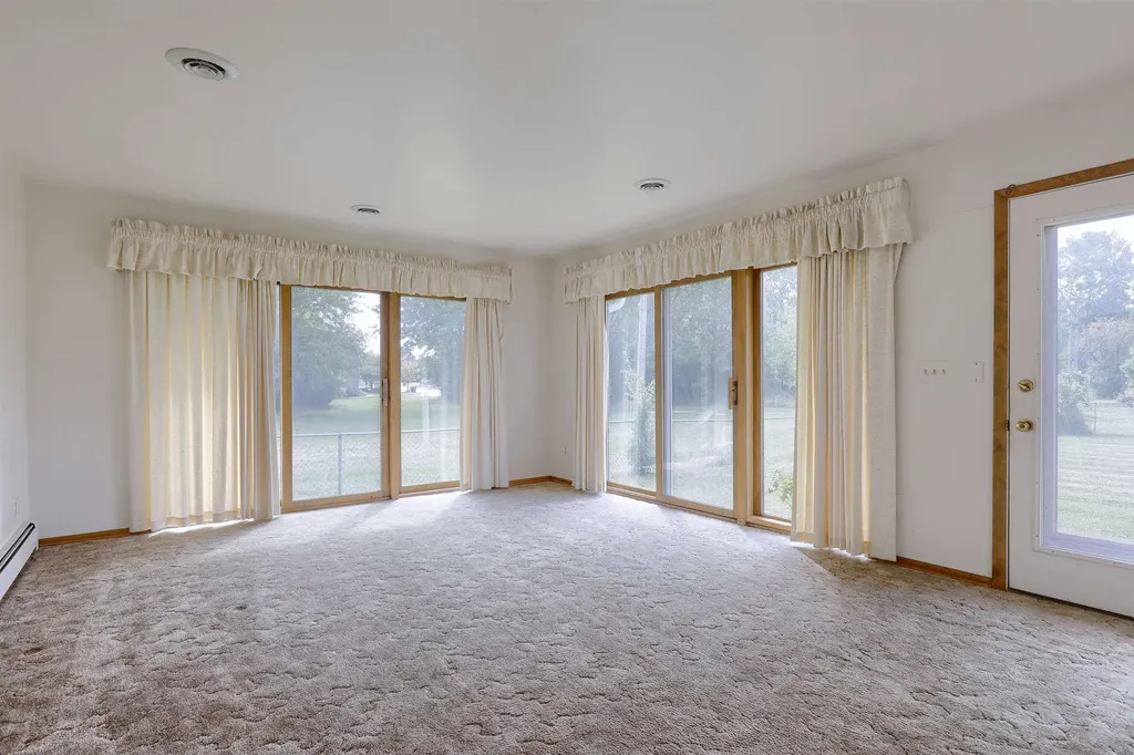 2734 E Wattles Road Troy City MI 48085