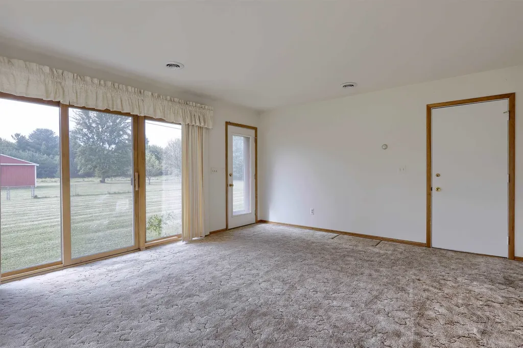 2734 E Wattles Road Troy City MI 48085