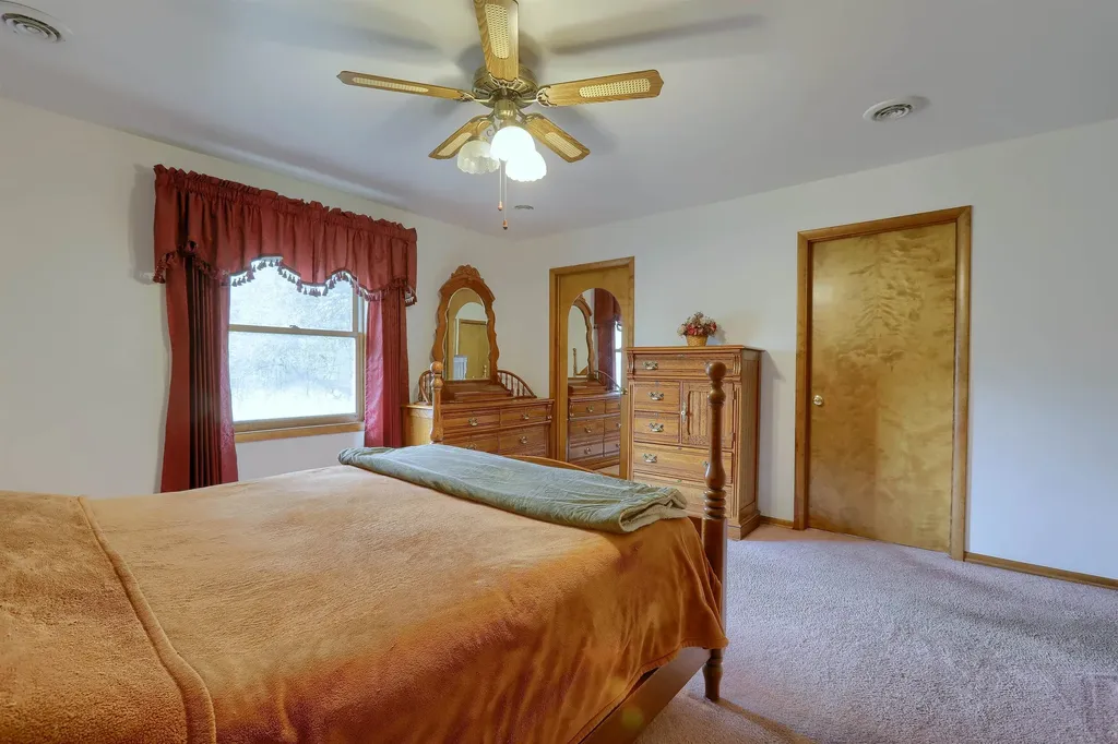 2734 E Wattles Road Troy City MI 48085
