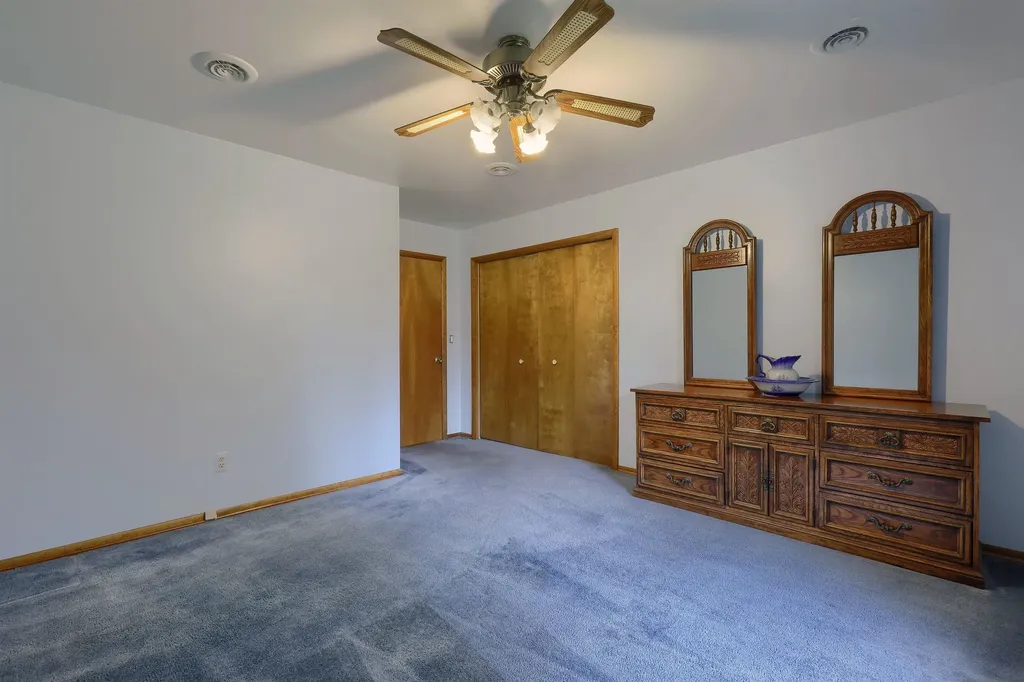 2734 E Wattles Road Troy City MI 48085