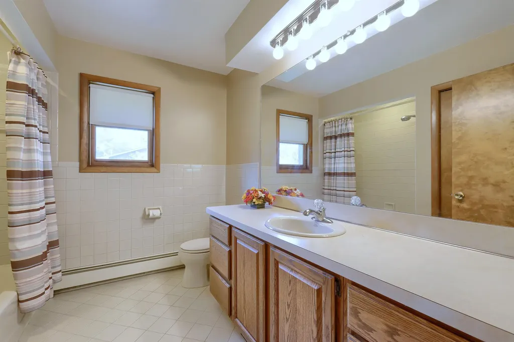 2734 E Wattles Road Troy City MI 48085
