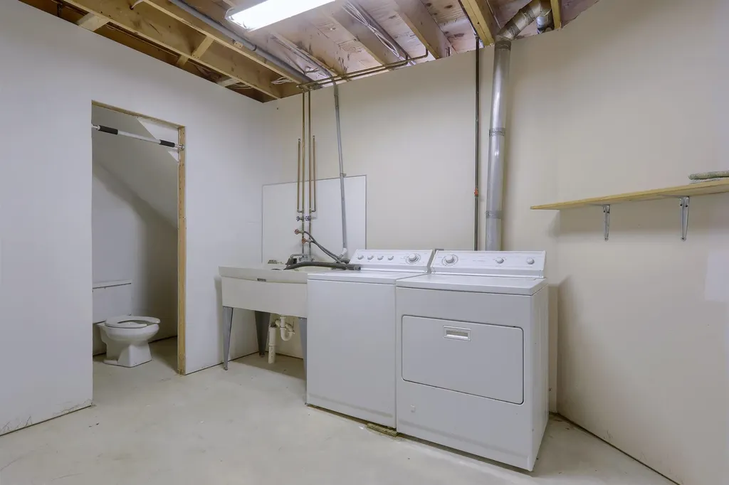 2734 E Wattles Road Troy City MI 48085