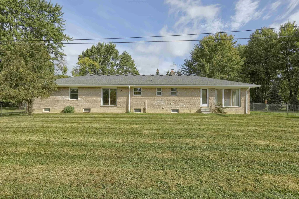 2734 E Wattles Road Troy City MI 48085