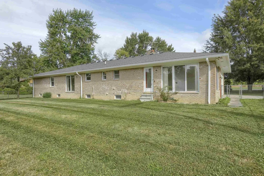 2734 E Wattles Road Troy City MI 48085