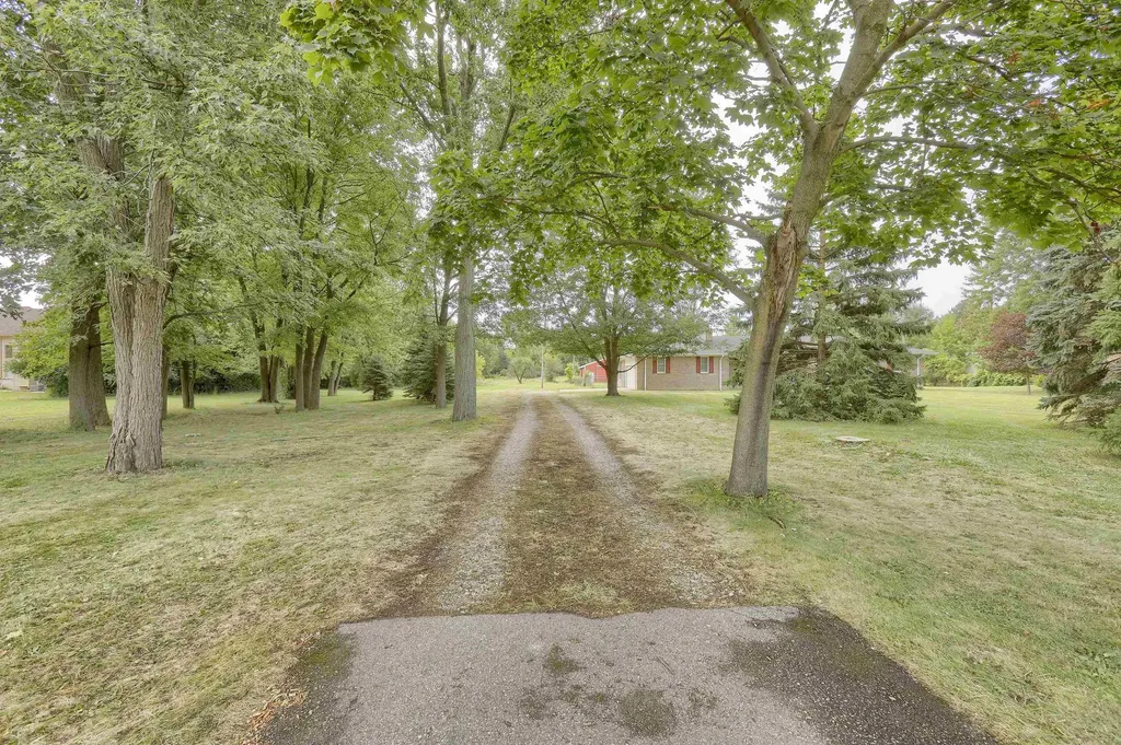2734 E Wattles Road Troy City MI 48085