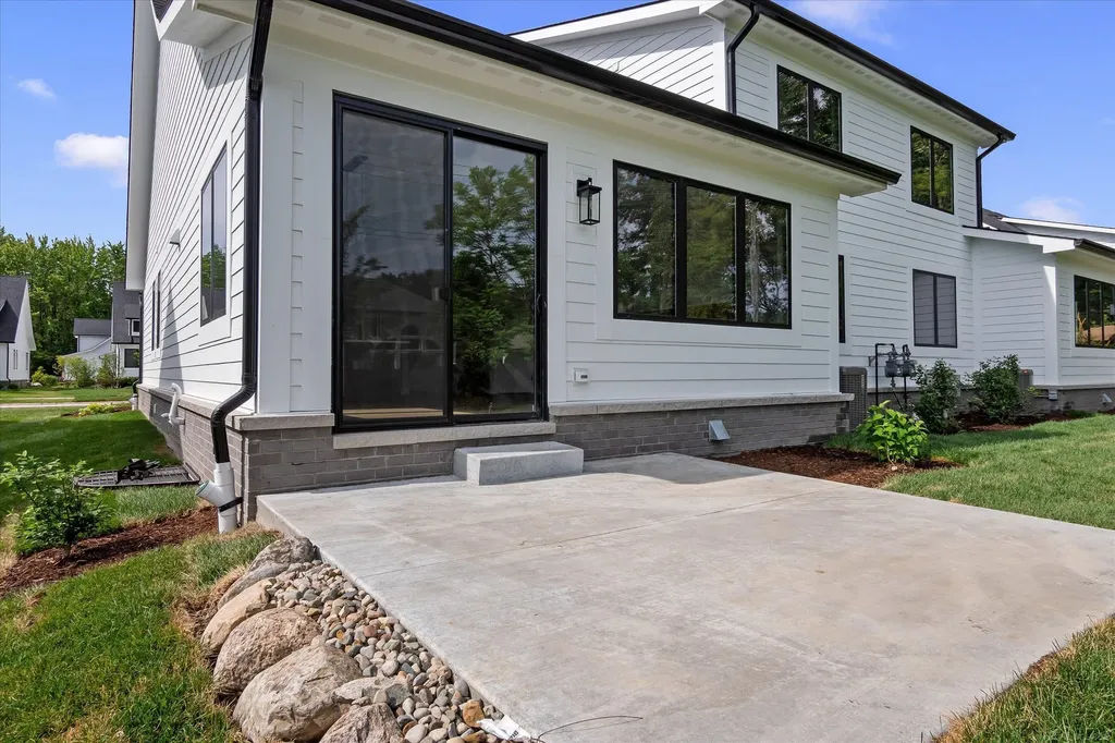 5811 Heights Drive Sterling Heights City MI 48314