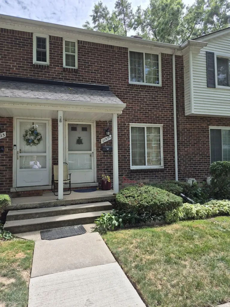 22925 Gary Lane St. Clair Shores City MI 48080