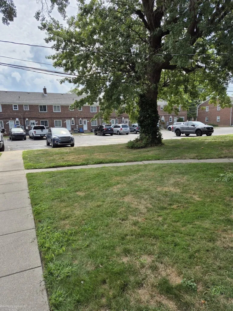 22925 Gary Lane St. Clair Shores City MI 48080