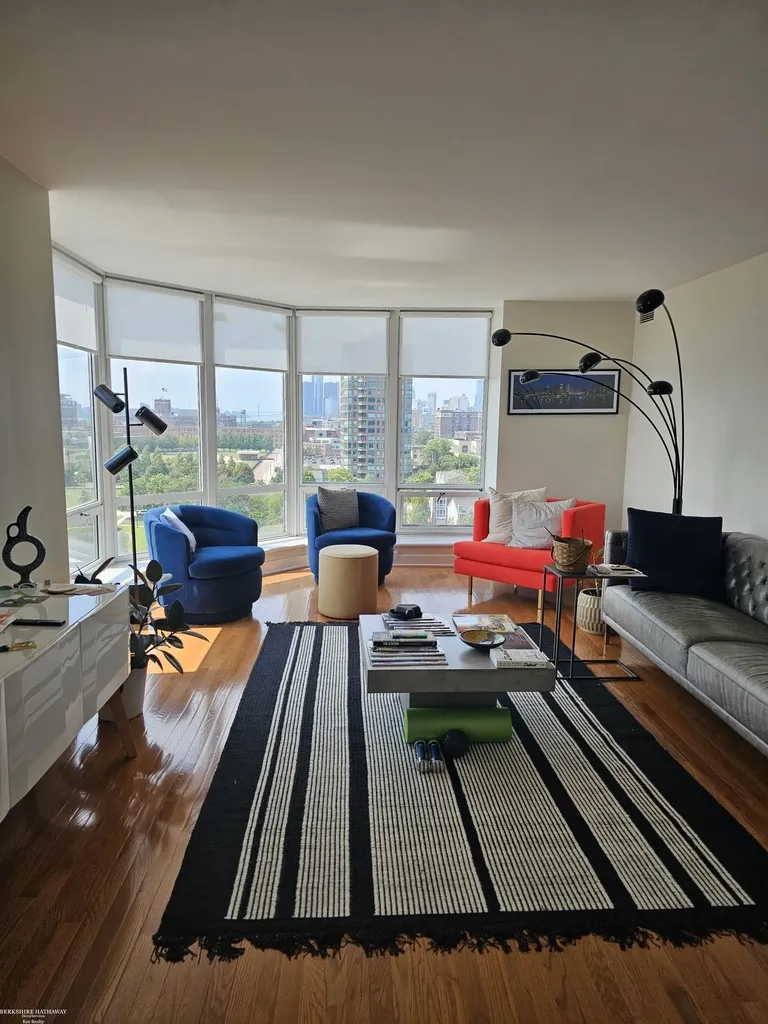 250 E Harbortown #1110 Drive Detroit City MI 48207