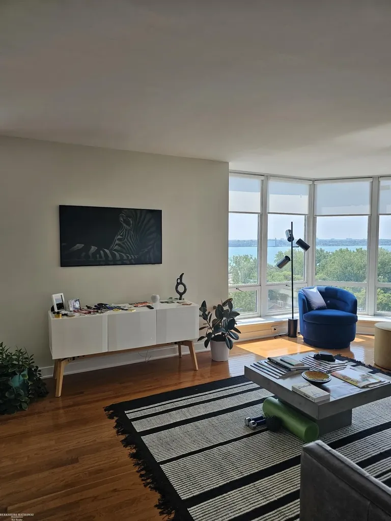 250 E Harbortown #1110 Drive Detroit City MI 48207