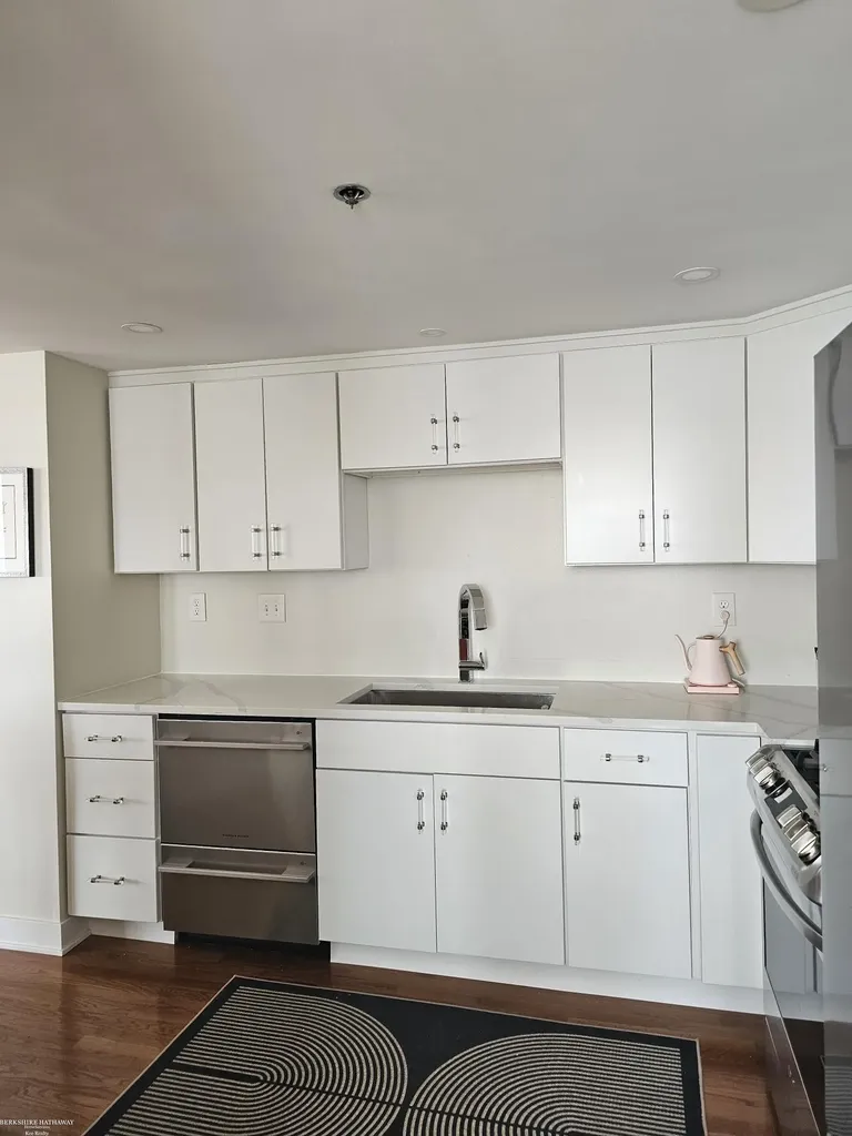 250 E Harbortown #1110 Drive Detroit City MI 48207