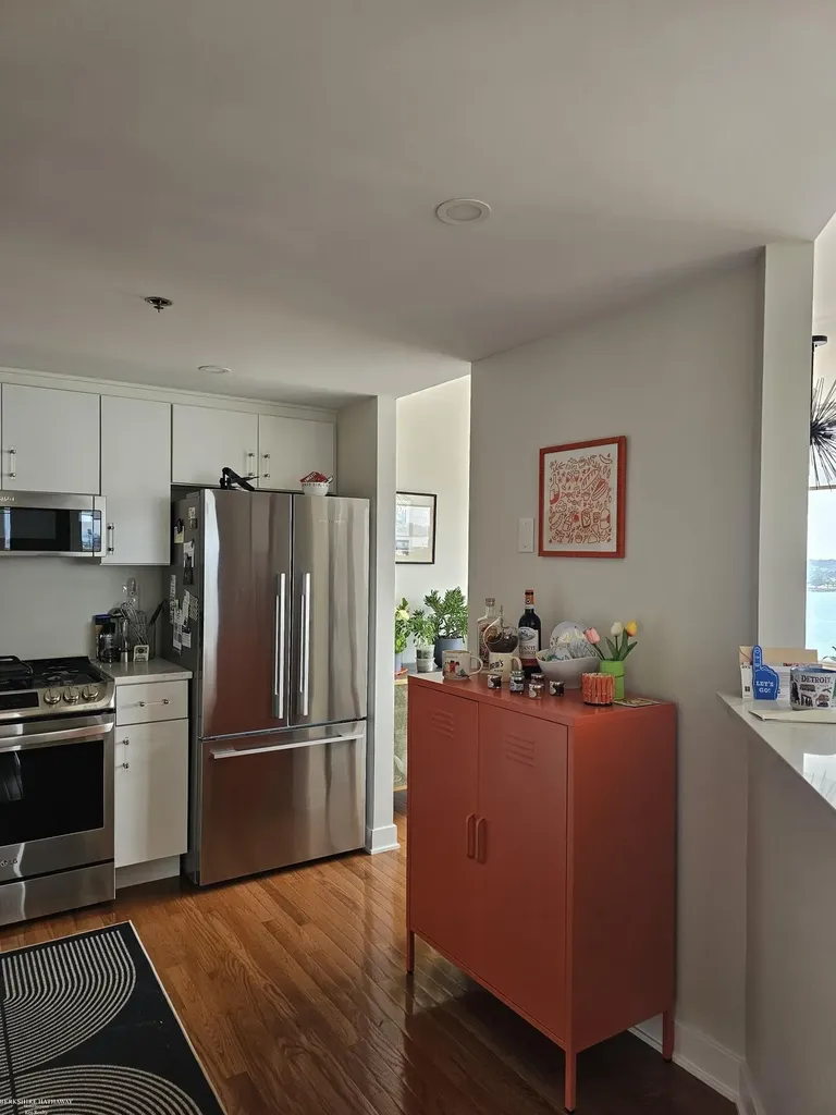 250 E Harbortown #1110 Drive Detroit City MI 48207