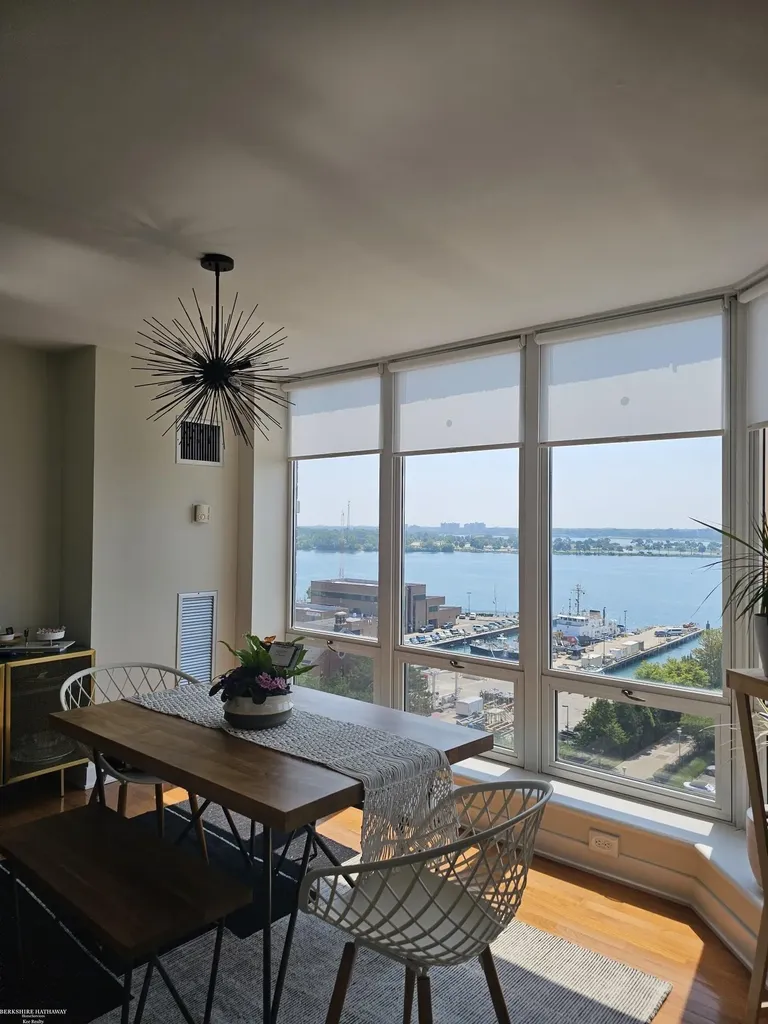 250 E Harbortown #1110 Drive Detroit City MI 48207
