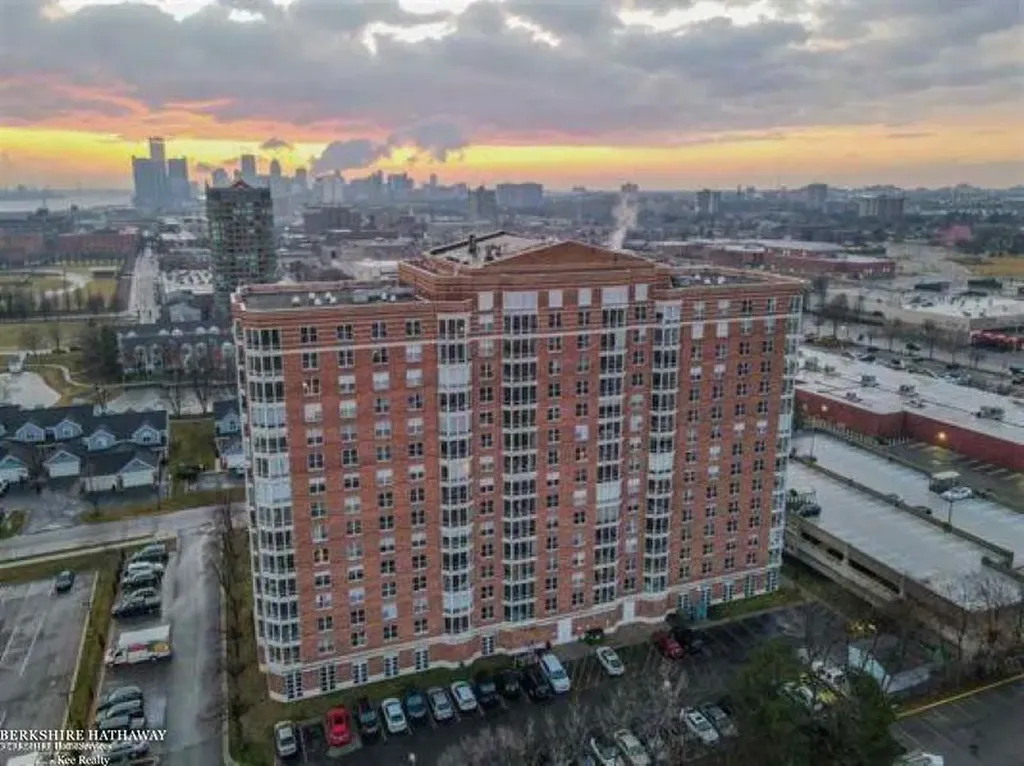 250 E Harbortown #1110 Drive Detroit City MI 48207