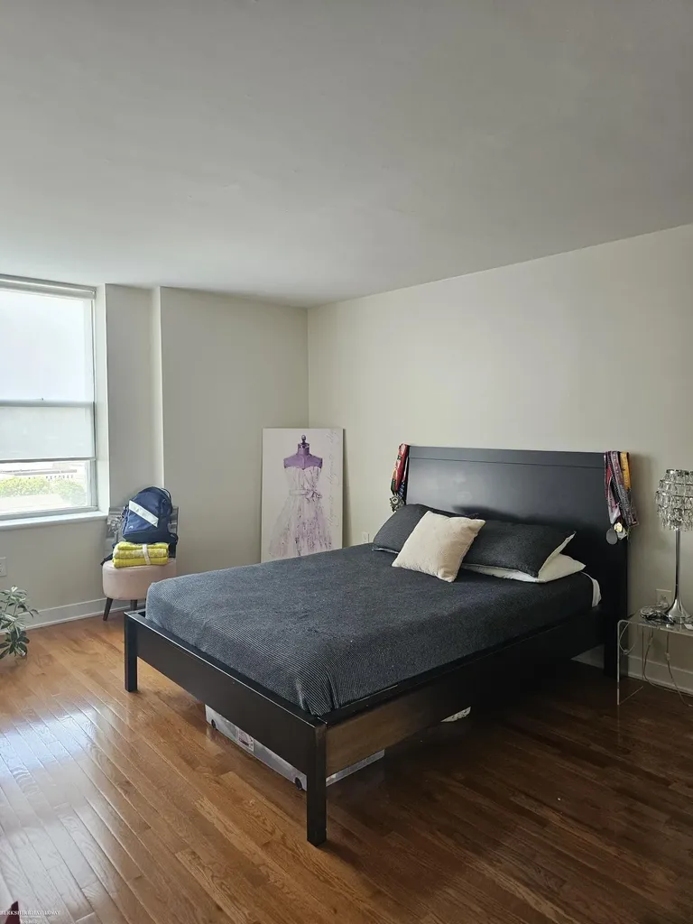 250 E Harbortown #1110 Drive Detroit City MI 48207