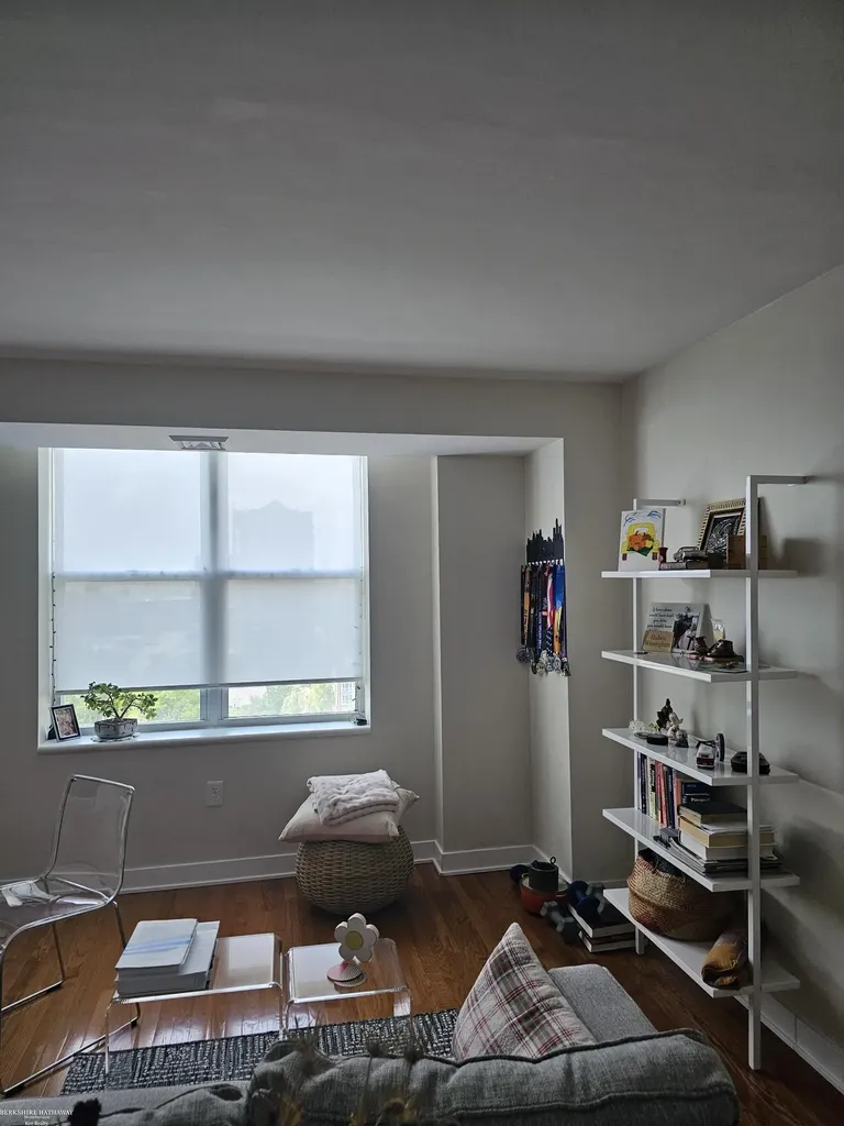 250 E Harbortown #1110 Drive Detroit City MI 48207