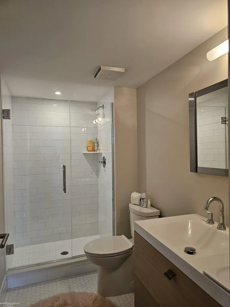 250 E Harbortown #1110 Drive Detroit City MI 48207