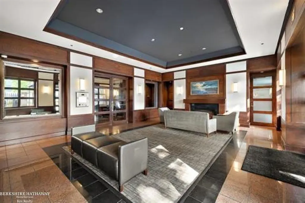 250 E Harbortown #1110 Drive Detroit City MI 48207