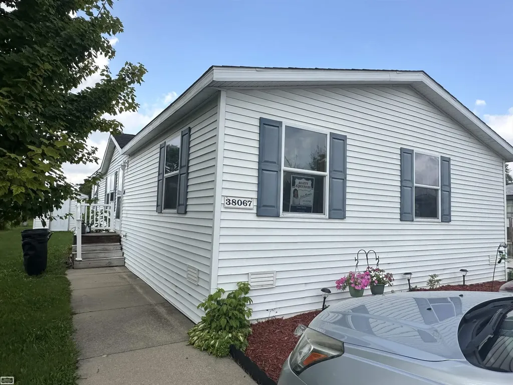 38067 St. Tropez Drive Clinton Charter Township MI 48038
