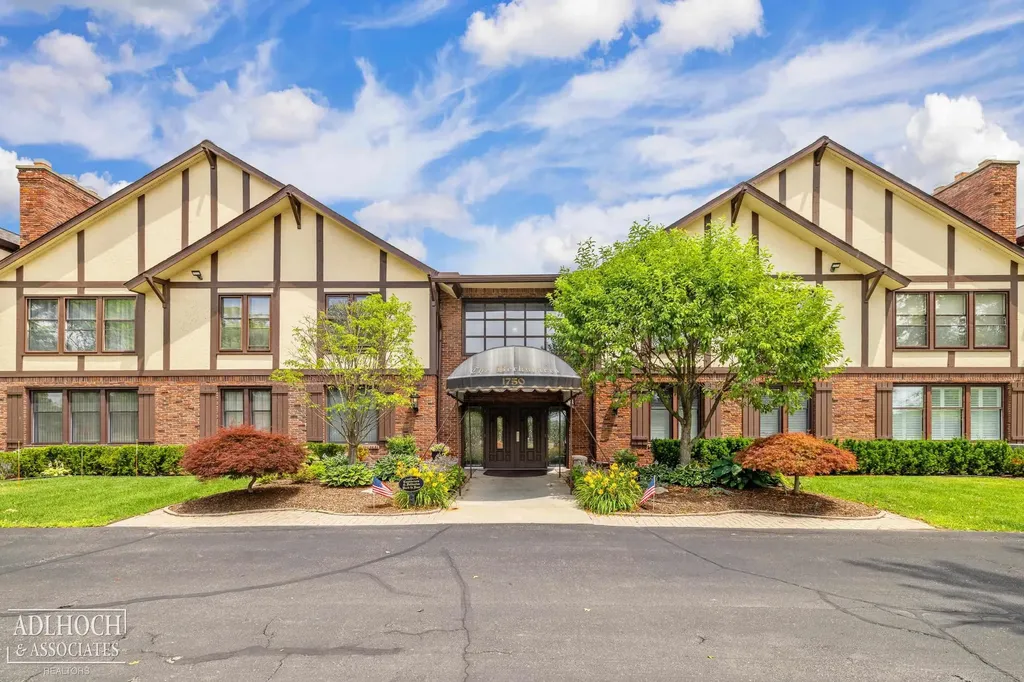 1750 Vernier Road Grosse Pointe Woods City MI 48236