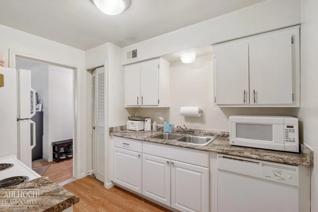 1750 Vernier Road Grosse Pointe Woods City MI 48236