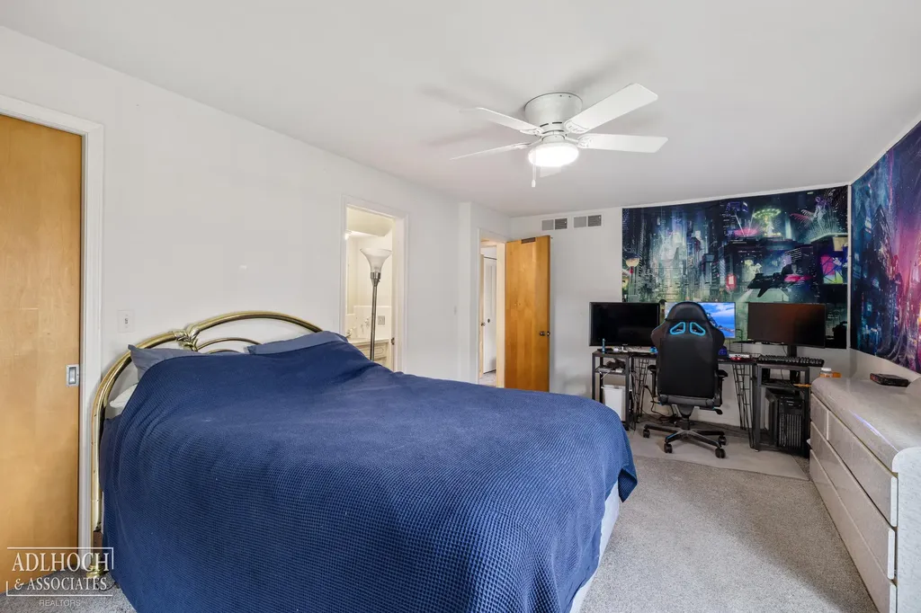 1750 Vernier Road Grosse Pointe Woods City MI 48236