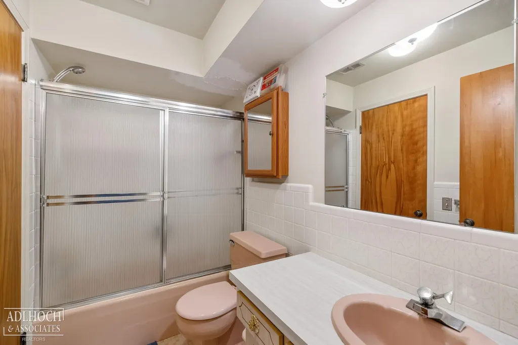 1750 Vernier Road Grosse Pointe Woods City MI 48236