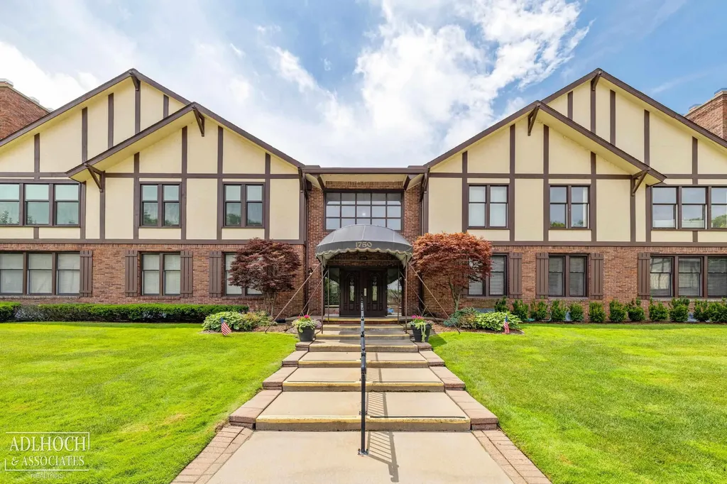 1750 Vernier Road Grosse Pointe Woods City MI 48236