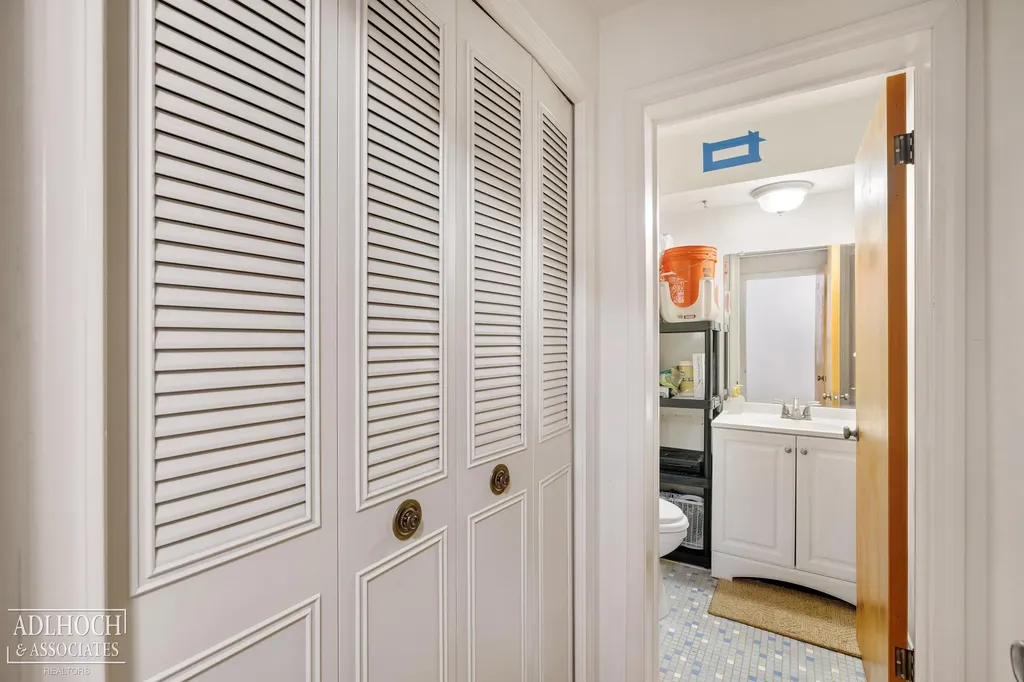 1750 Vernier Road Grosse Pointe Woods City MI 48236