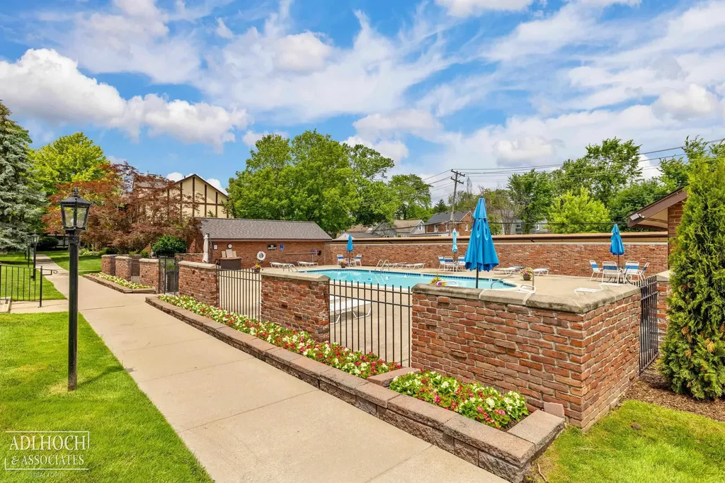 1750 Vernier Road Grosse Pointe Woods City MI 48236