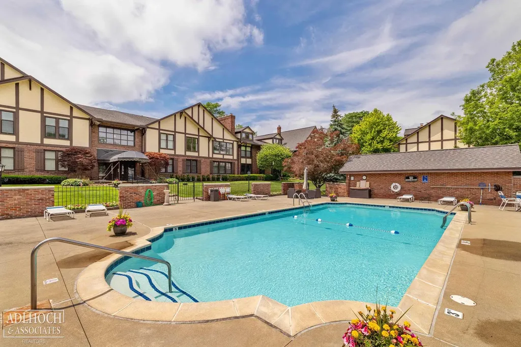 1750 Vernier Road Grosse Pointe Woods City MI 48236