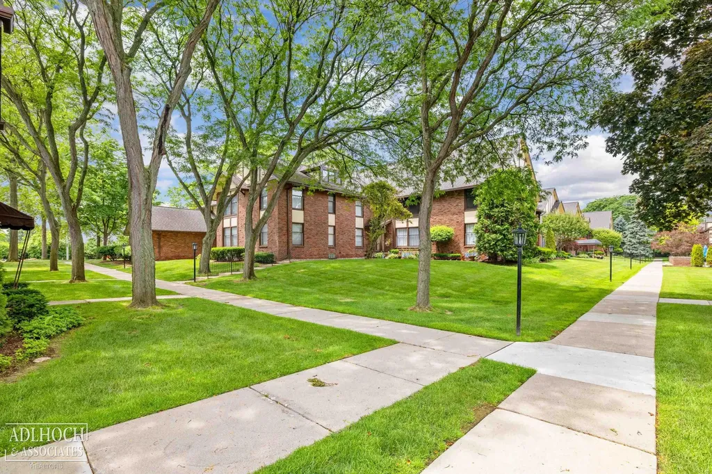 1750 Vernier Road Grosse Pointe Woods City MI 48236