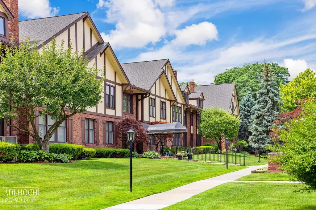 1750 Vernier Road Grosse Pointe Woods City MI 48236